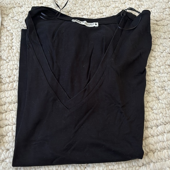 Zara v neck shirts - Picture 3 of 4